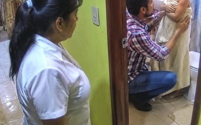 My daughter always remained silent whenever her stepfather bathed her… until one day I arrived home earlier than usual — and what I saw before my eyes left me paralyzed.